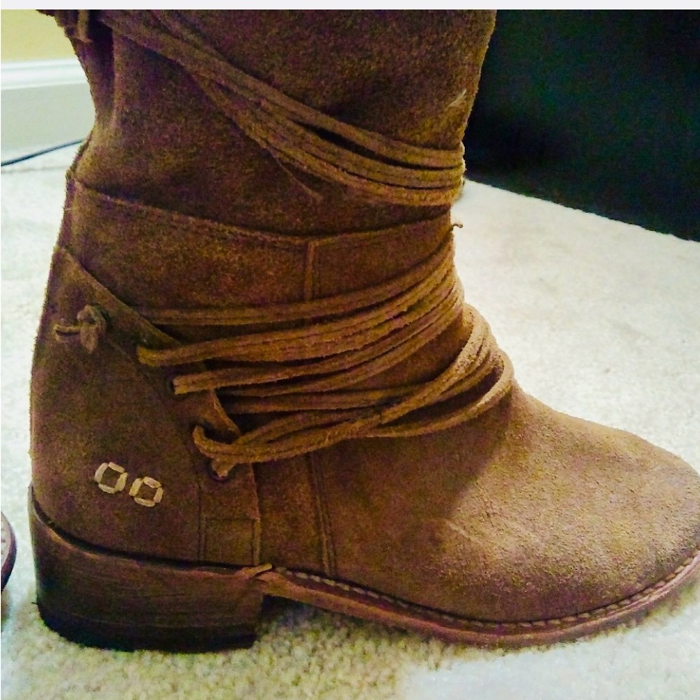 Bed|Stü size 6.5 knee high suede boots!!